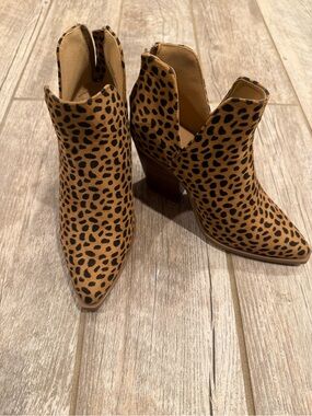 Leopard print Booties